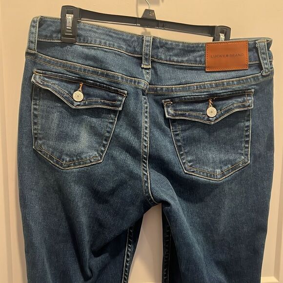 Lucky Brand Low Ride Flare Jeans. Size 14/32R - Picture 9 of 15